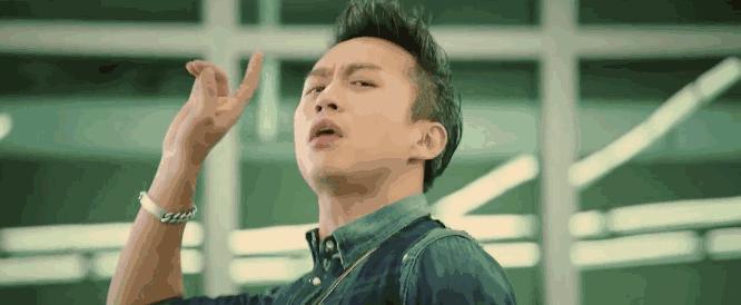 比你优秀的人都还在努力下一句,比你优秀的人都忙着努力