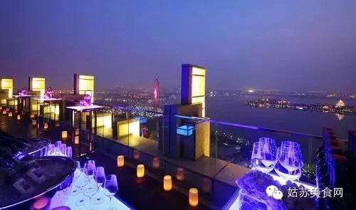 欧洲杯决赛闯进球场球迷,欧洲杯决赛之夜看球