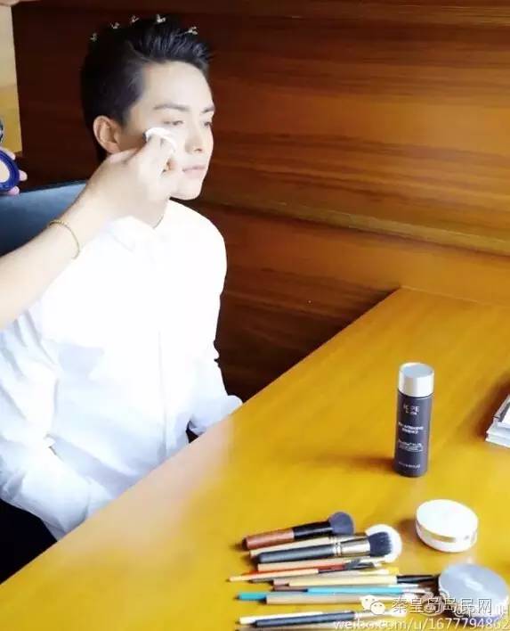 明星的梳妆台都有什么护肤品,明星用什么化妆台最好