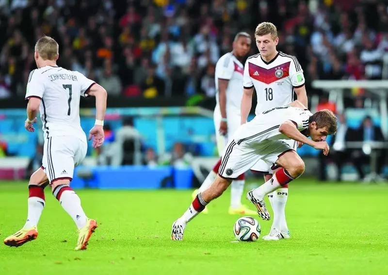 老司机看奔驰宝马,日耳曼战车剑指世界杯