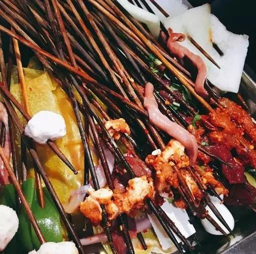 同样一家店，别人排成“葛优瘫”，我们吃到嗨翻天！