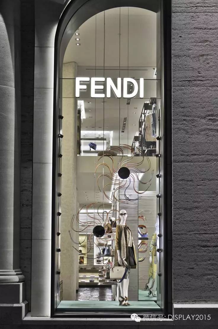 FENDI橱窗||春风十里不如你