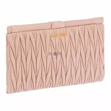 prada普拉达知名度,prada普拉达是高奢品牌吗