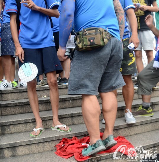 申花球迷群殴上港,上港球迷围殴申花球迷处理结果