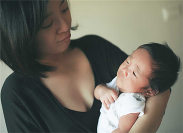 怀孕脸上长了一块黑斑怎么回事,怀孕了脸上长黑斑怎么回事