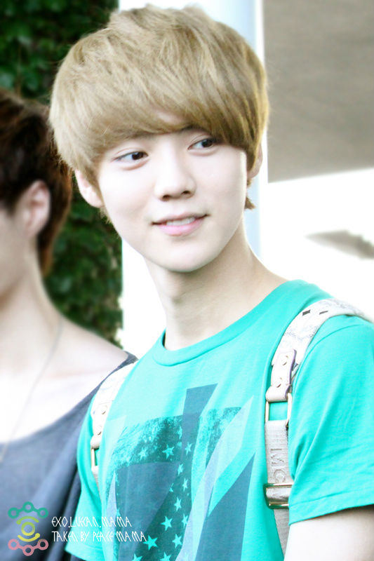 鹿晗巅峰时期有多夸张高街穿搭,鹿晗早期惊艳足球服照