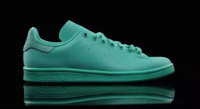 颤抖吧！一起来设计一双“拉仇恨”配色的三叶草吧！