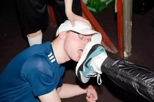 见过爱球鞋的,但是爱成这样的,你见过吗?