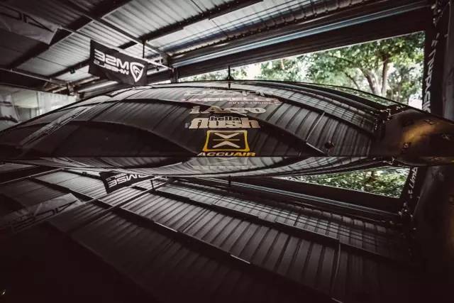 玩改装就要自己动手,玩改装的奔驰