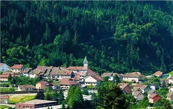 成都一套房的钱，在国外可以买些啥？看完我整个人都不好了