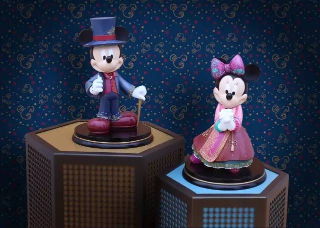 迪士尼开学典礼小朋友入园,上海迪士尼满月