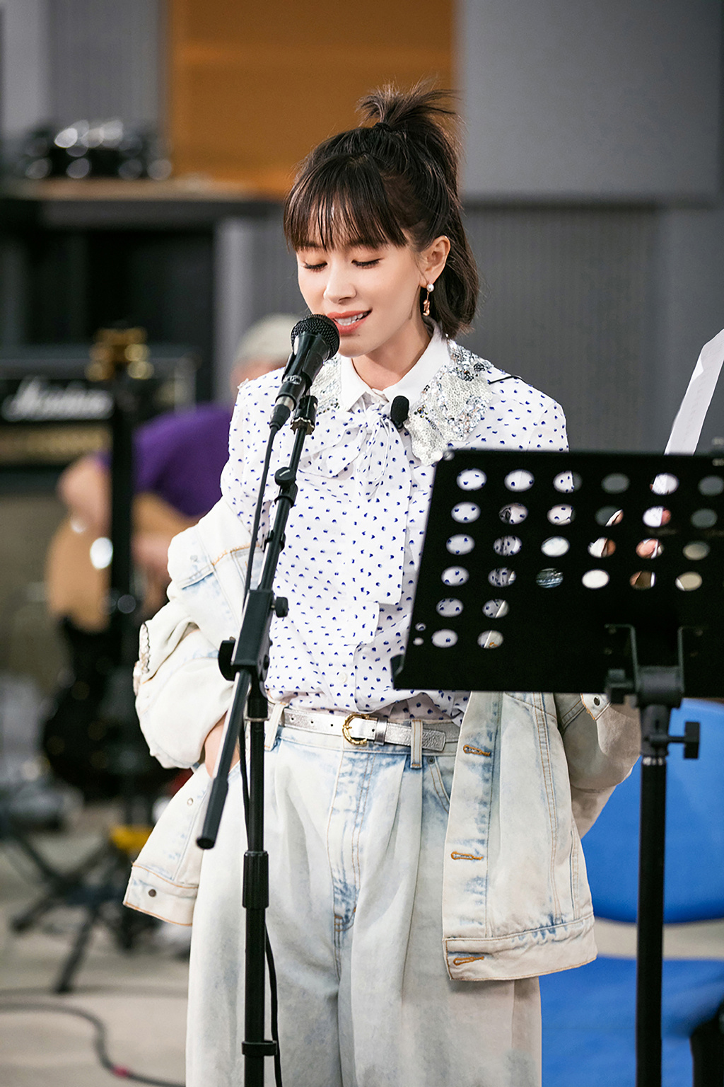 王子文的丸子头为什么非常聪明呢 (低马尾慵懒蓬松丸子头 王子文)