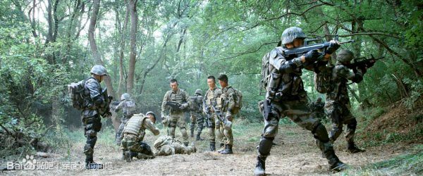 战争电影中的经典枪械,电影战狼中的一些枪械