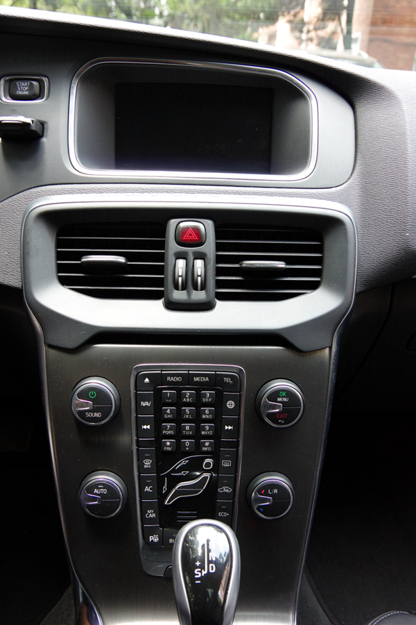 污！美女设计师竟然最喜欢V40的那个部位！