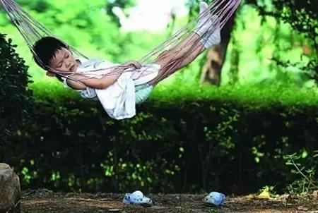 宝宝天气热中暑了体温38.3怎么办,孩子热着了呕吐