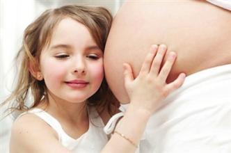 高龄产妇到底要选择剖宫产还是顺产好？