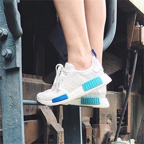 喏，你要的小白鞋都在这儿了