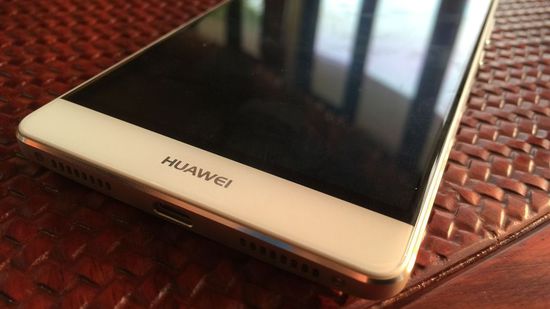 一年只降几百块的手机,发布不到半年降1900元的手机