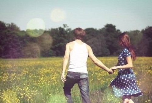 一不小心就偷走他的心，4个会让男性兴奋的肢体接触方式