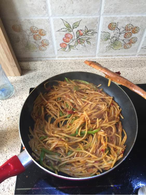 我和男朋友结婚半年了，生活当中我们俩就是谁有空谁下厨房