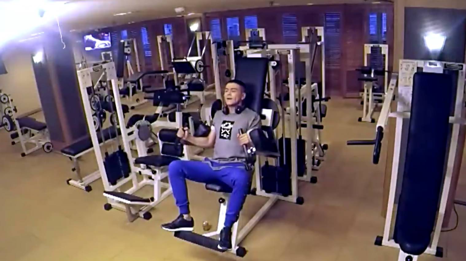 小包总蚝油喝多了还是智商欠费？！蠢（meng）成这样！