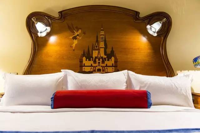 迪士尼开学典礼小朋友入园,上海迪士尼满月