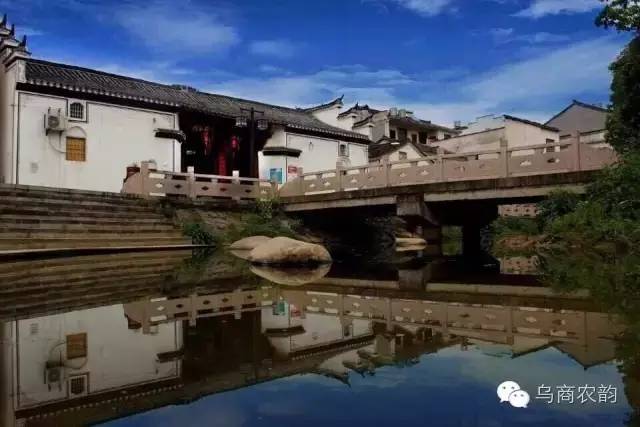 义乌这座老宅横梁的小鱼会变色，随天气一变一个准，你说神不神？