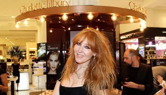 世上没有什么事情是一只口红不能解决的！如果有，那就是两只！