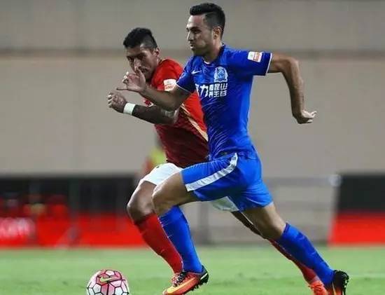 中超榜首之争恒大对上港,恒大击败上港