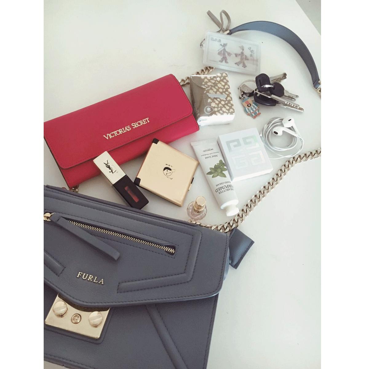 粉丝寄来了一箱包包,粉丝发来的包裹