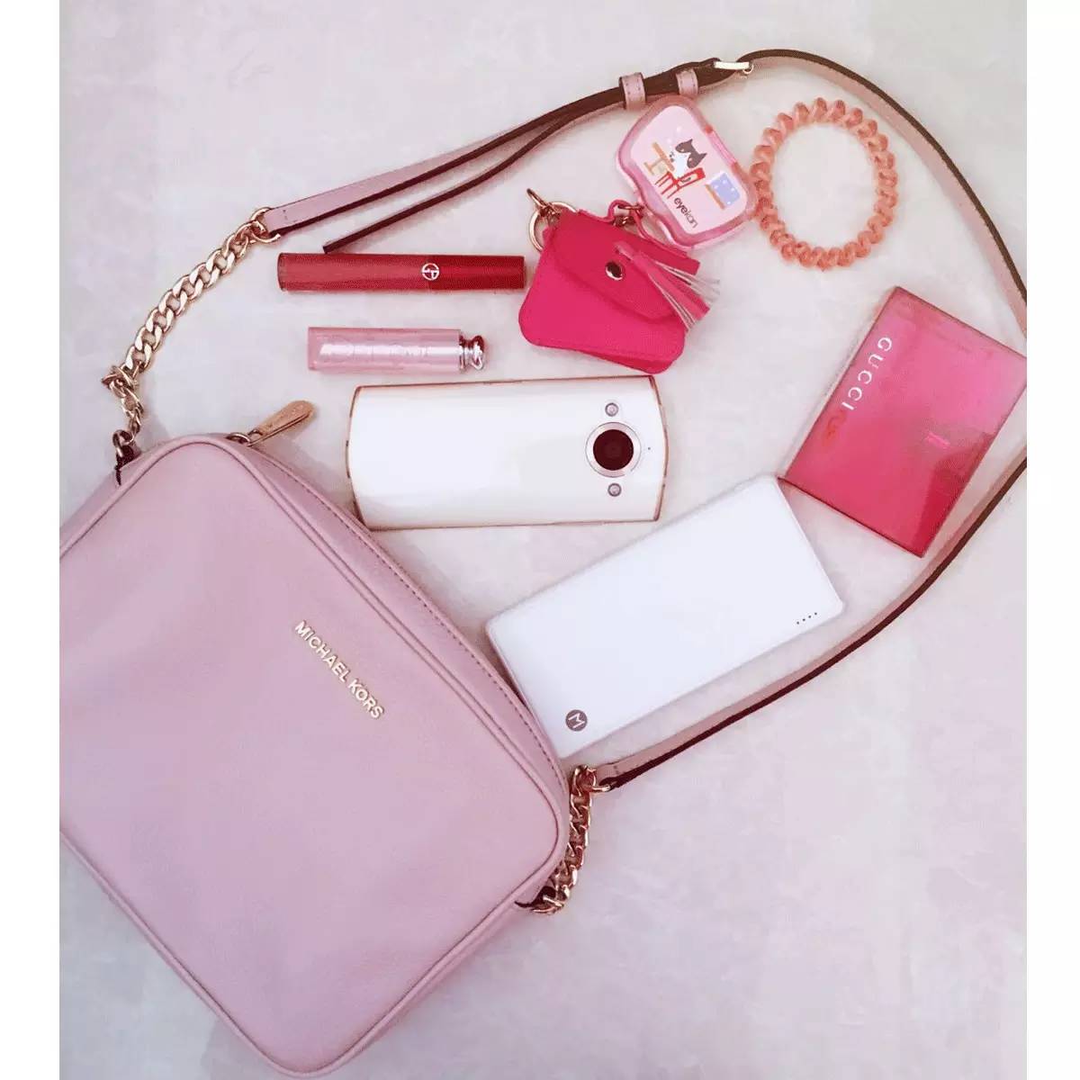 粉丝寄来的包,粉丝寄来了一箱包包