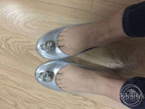 尖头平底鞋valentino,一周看点完整版