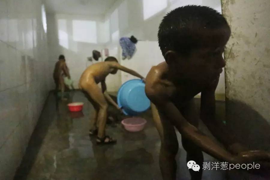 四川凉山大山里的孩子纯图片,大凉山村娃的励志故事