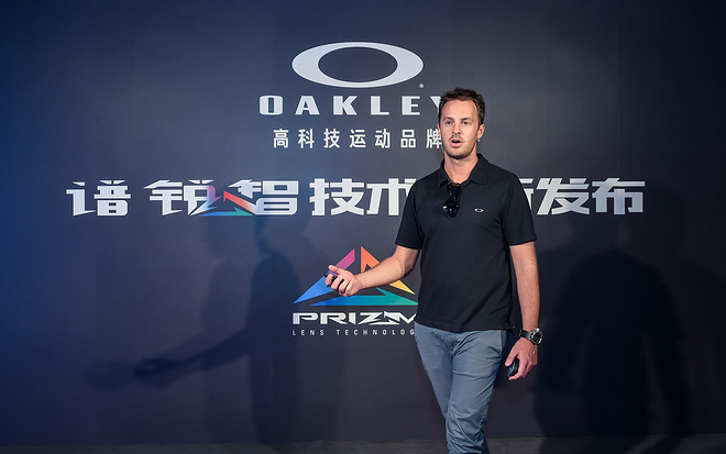 采访｜我们和OAKLEY的产品经谈了谈中国市场的未来计划