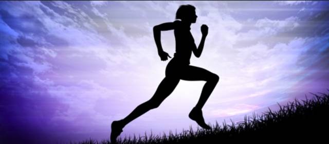 如果你的跑姿是这样的，小心你的膝盖｜三分钟课堂