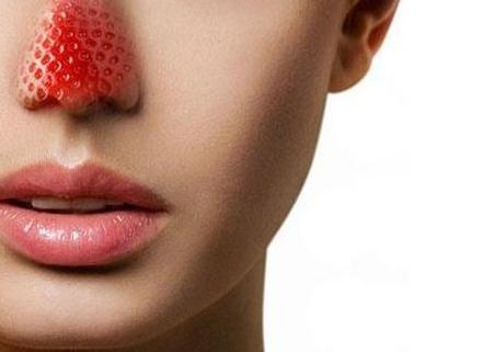 鼻子黑头毛孔粗大小方法解决,鼻子黑头毛孔粗大的改善方法