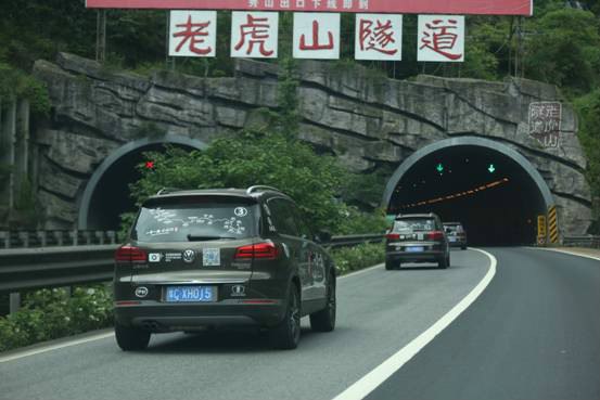 超多美图慎入！开神车，走丝路，这些不可思议的美景就在中国！