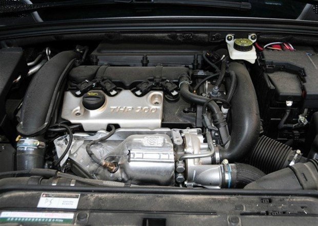 如何判断是水箱漏水还是水管漏水,汽车水箱漏水原因和处理方法