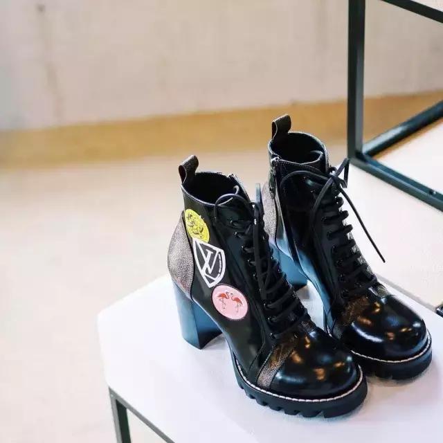 lv最新款脑洞也太大了吧,lv新款比之前多了两条线