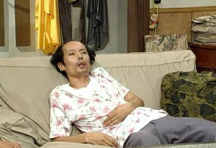 夏天晚上吃烧烤喝啤酒有危害么,深夜吃烧烤喝啤酒的危害