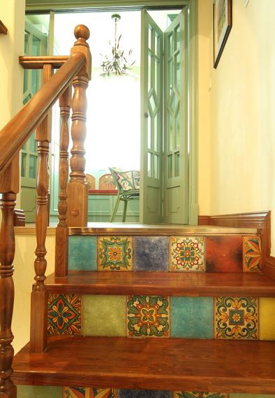 127平跃层装修现代简约风,跃层124平装修风格大全三房两卫