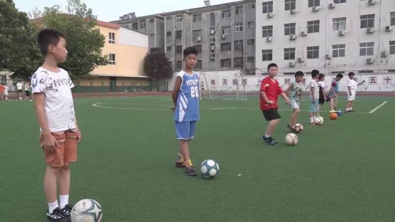 足球进校园的意义,足球进了校队