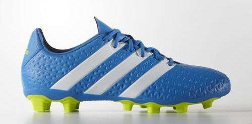 足球鞋不在草地上踢选哪个,踢一次足球选鞋