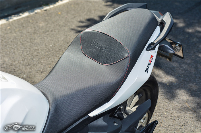 贝纳利bj300gs绿色,贝纳利bkx300试驾