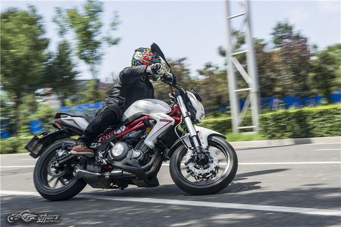 贝纳利bj300gs绿色,贝纳利bkx300试驾