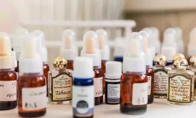 看完这篇，小白也知道如何零差评送出有逼格的小*香众**水