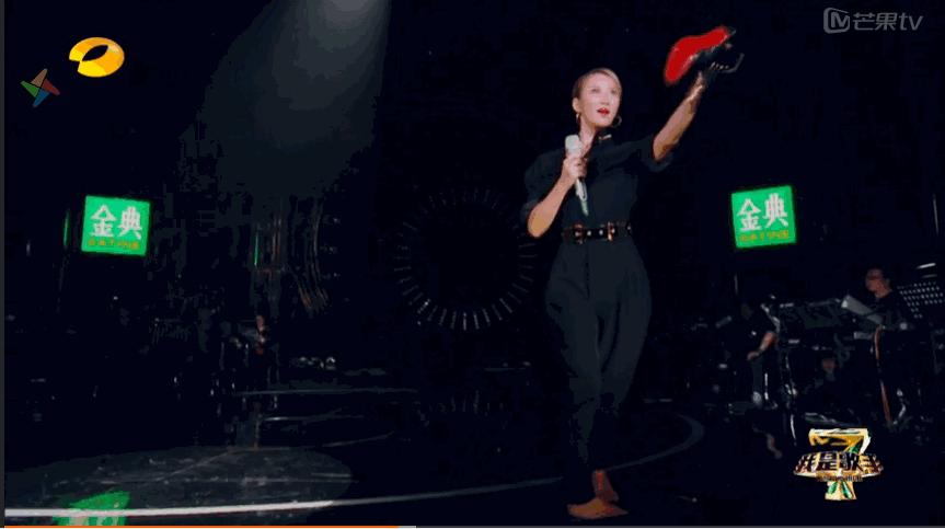 贝克汉姆为李玟颁奖,李玟与贝克汉姆