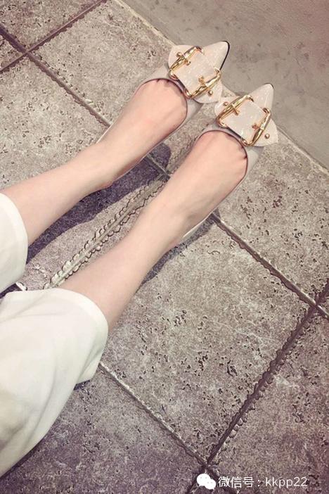 原创设计轻奢细跟单鞋,复古雕花鞋穿搭