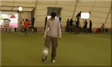 足球十大搞笑进球动图,足球搞笑进球动图gif图片