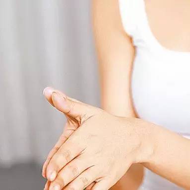 碰到脸肿了怎么快速消肿,消肿脸的最快方法男生